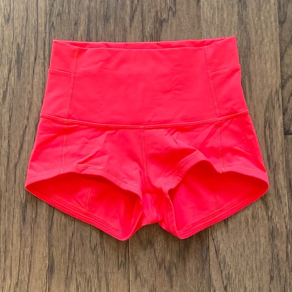 lululemon athletica Pants - Size 6 Lululemon Lush Coral Wunder Shorts 2”